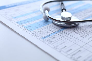 検査票と聴診器