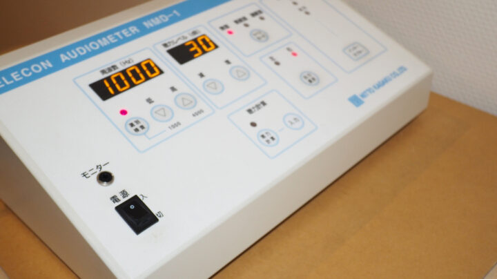 聴力検査装置（オージオメーター）